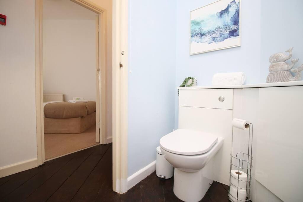 Appartement 2 Bedroom Apartment, 5 Guests Welcome, Free Off-peak Parking