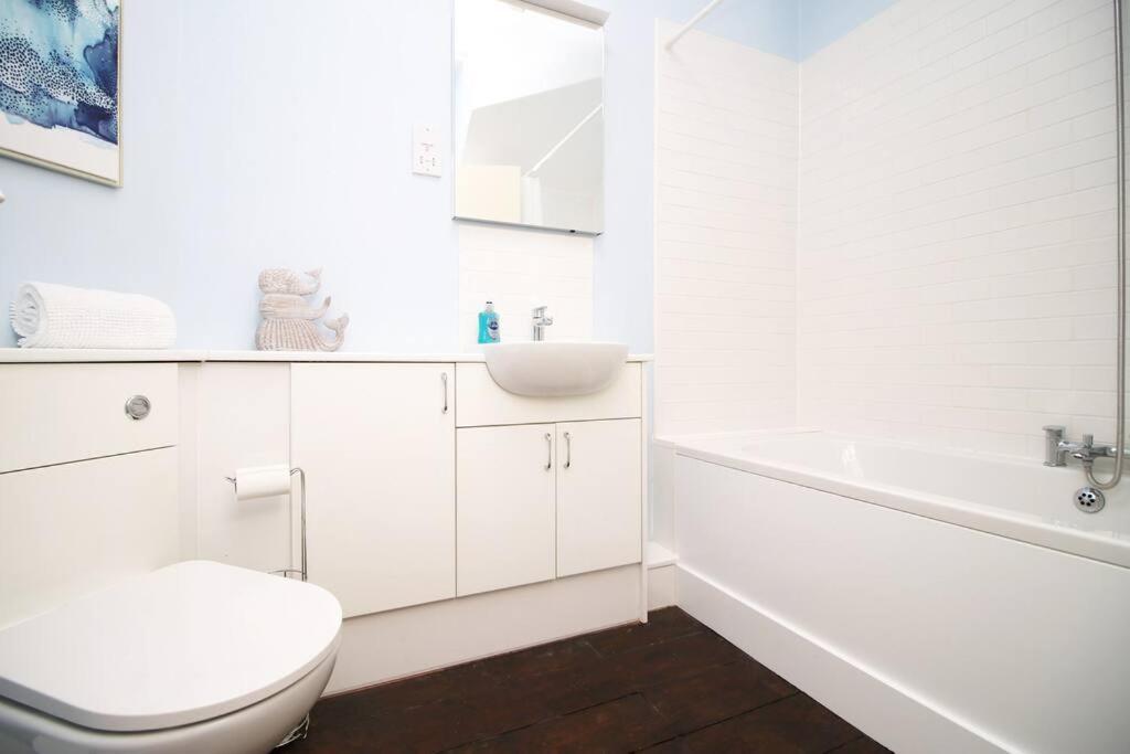 Appartement 2 Bedroom Apartment, 5 Guests Welcome, Free Off-peak Parking