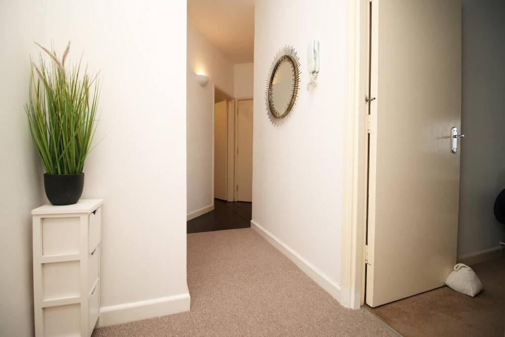 2 Bedroom Apartment, 5 Guests Welcome, Free Off-peak Parking Appartement Bristol