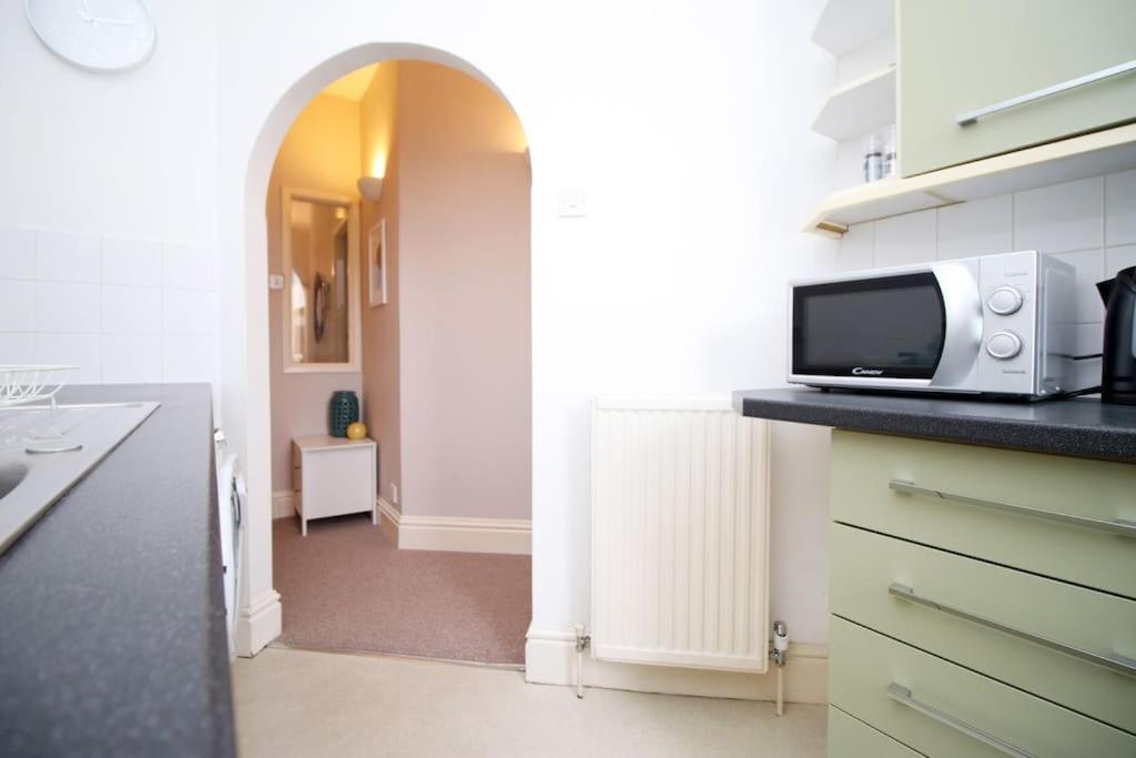 Appartement 2 Bedroom Apartment, 5 Guests Welcome, Free Off-peak Parking *